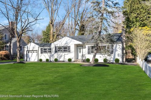 472 Branch Ave, Little Silver NJ  07739-1111 exterior