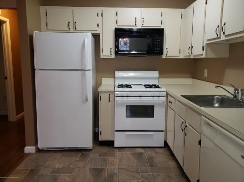 200 Daisy Ct, Jackson Twp NJ  08527-2583 exterior