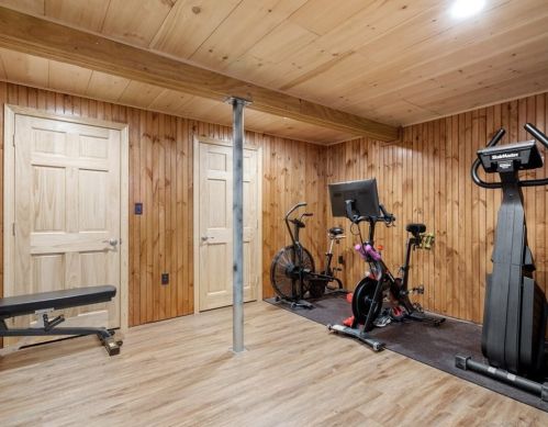 8 Clemmons St, Southborough MA  01772-1314 exterior