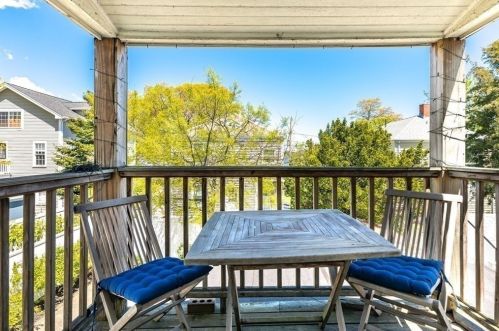 58 Lawn Ave, Quincy MA 02169-7337 exterior