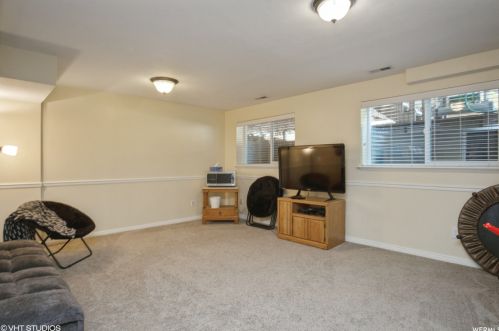 1587 Edgecliff Dr, Sandy UT 84092-4309 exterior