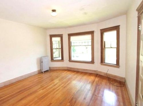 8 Hadwen Ln, Worcester MA 01602 exterior