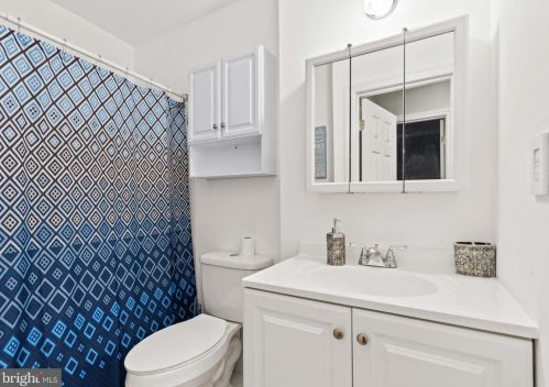 681 Washington Ave, West Deptford NJ  08096-3544 exterior