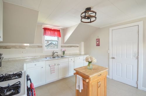 70 Spruce St, New Bedford MA 02740-5305 exterior