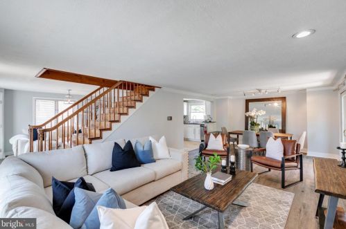 301 Lincoln Ave, West Deptford NJ  08066-1132 exterior