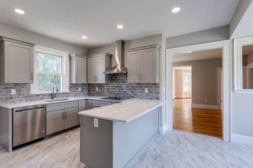 8 Latisquama Rd, Southborough MA 01772-1606 exterior