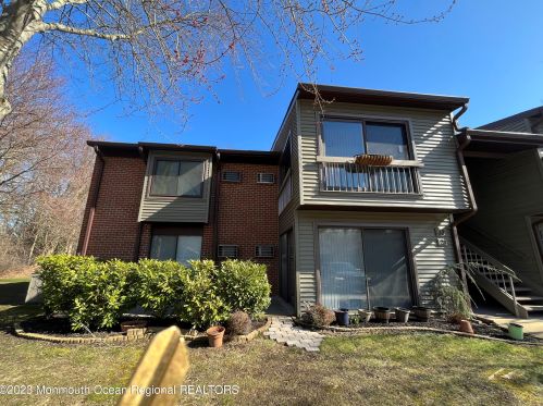 32 Medford Ct, Tinton Falls NJ  07701-5447 exterior