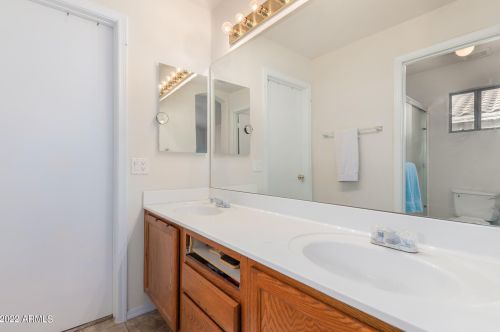 13451 47 Way, Phoenix AZ 85042-5318 exterior