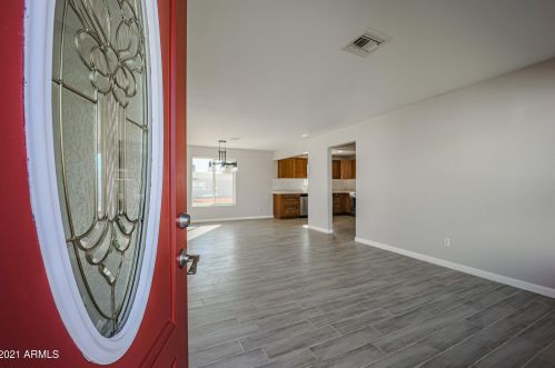 501 El Camino Dr, Phoenix AZ 85051-4627 exterior