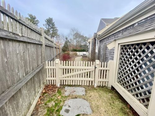 11 Tilley Cres, Plymouth MA  02360-8249 exterior