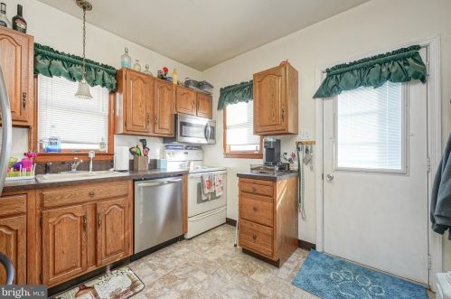 523 Lincoln Ave, West Deptford NJ 08066-1136 exterior