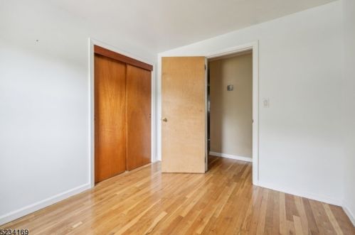 24 Dixon Pl, East Hanover NJ 07936-3049 exterior