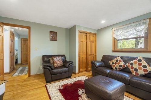 2 Jonathan Rd, Burlington MA 01803-1414 exterior