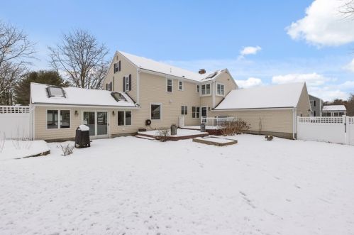 100 Manatee Rd, Hingham MA 02043-3064 exterior
