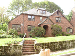 371 Highland St, Newton, MA 02465-2705