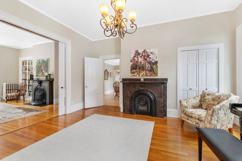 42 Maple St, Newton MA 02458-1712 exterior