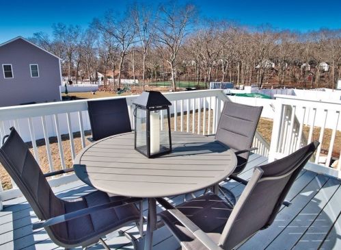 341 Courtney St, Fall River MA 02720-6726 exterior