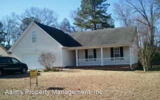 124 Rock Harbor Ln, Spring Lake NC  28390-8269 exterior
