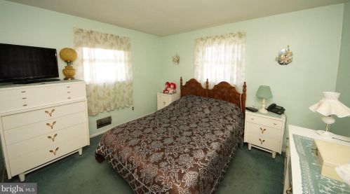 27 Jamaica Way, Trenton NJ 08610-1314 exterior