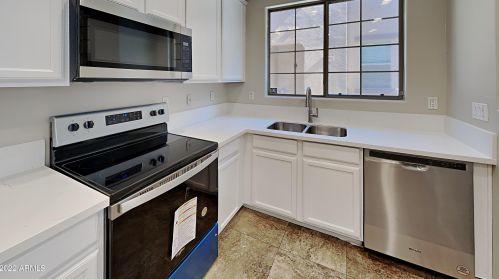 7520 31st Pl, Phoenix, AZ 85042-6060