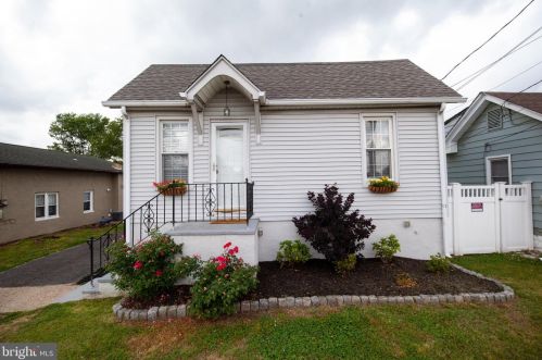 66 Grove St, West Deptford, NJ 08086-2114