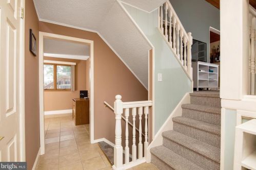 266 Montgomery Dr, West Deptford, NJ 08051-1214