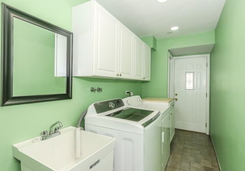 8738 Bruce Dr, Niles IL 60714-2344 exterior