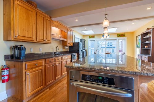 407 Old Harbor Rd, Chatham MA 02633-2375 exterior