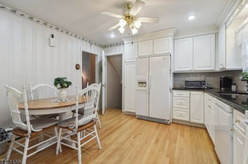 47 Ronald Dr, East Hanover NJ  07936-1420 exterior