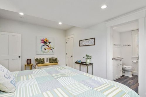 125 Seaview St, Chatham MA 02633-2330 exterior