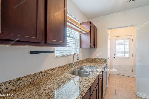 1502 Edgemont Ave, Phoenix AZ 85035-1916 exterior