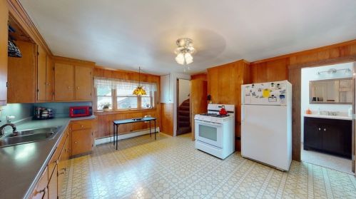 471 Main St, East Bridgewater MA 02324-1476 exterior