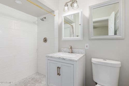 7332 17 Ave, Phoenix AZ 85085-6300 exterior