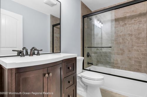 56 Rivers Edge Dr, Little Silver NJ 07739-1706 exterior