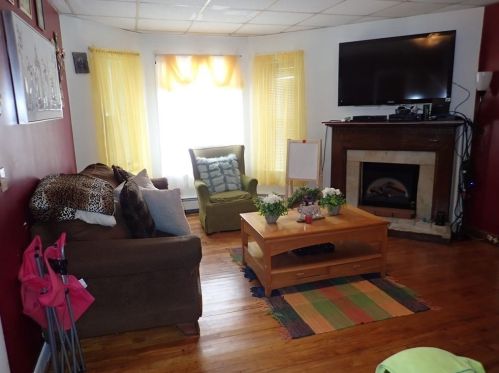 47 Acton St, Worcester MA 01604-4828 exterior