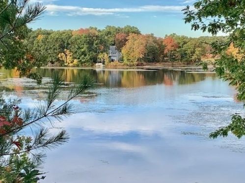 56 Lakeside Dr, Shrewsbury, MA 01545-4544