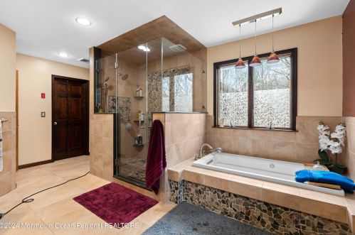 14 Knolls Dr, Jackson Twp NJ  08527-4209 exterior