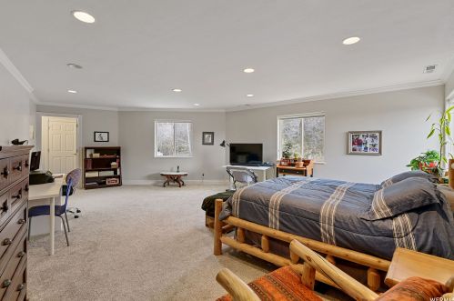 35 Lone Holw Dr, Sandy UT 84092-5530 exterior