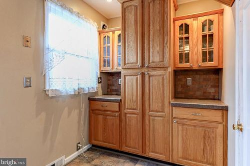 501 Broadway, West Deptford NJ 08093-1170 exterior