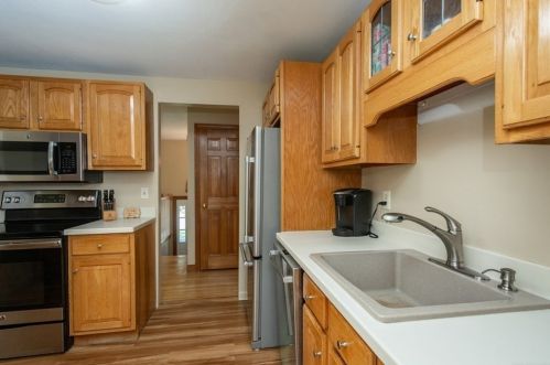 24 Ted Ln, Southborough MA 01772-2027 exterior