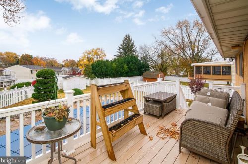 422 Meadowcroft Rd, West Deptford NJ 08096-4007 exterior