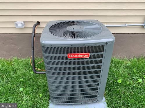 645 Delaware St, West Deptford NJ  08096-1576 exterior