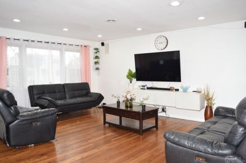 16 Whitman St, Carteret NJ  07008-2315 exterior