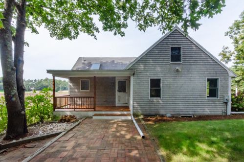 155 Great Nck Rd, Wareham MA 02571-2426 exterior