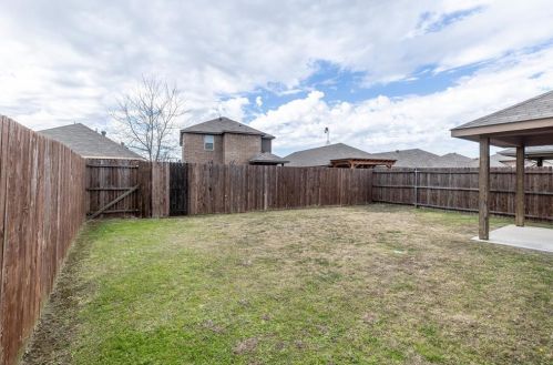 5432 Grenada Dr, Fort Worth TX 76119-8502 exterior