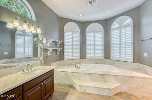 13810 34th St, Phoenix AZ  85032-5305 exterior