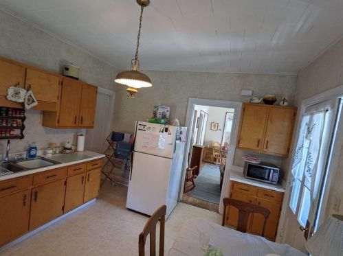 394 Chandler St, Worcester MA 01602-2916 exterior