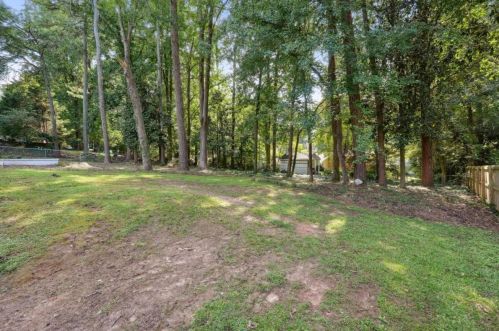 2022 Deren Way, Atlanta GA  30345-3710 exterior