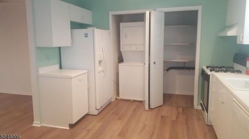 32 Donna Dr, East Hanover NJ  07936-3586 exterior