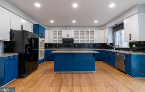 5484 Wooded Way, Columbia MD  21044-5722 exterior